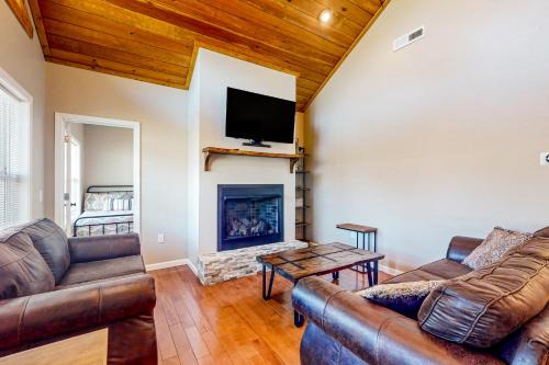 Marble House | Discover Valley River Vista: Family-Friendly Retreat Awaits