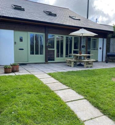Hele House | Pet-Friendly Valley View at Hewish Mill - Guest Rated 10/10