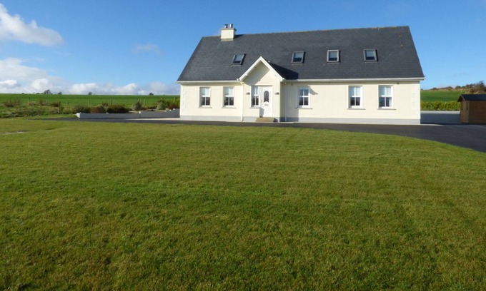 Duncannon Cottage | VALLEY VIEW, family friendly in Duncannon, County Wexford