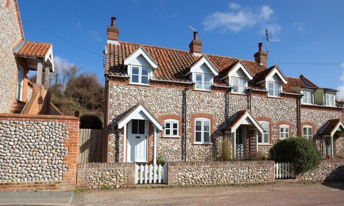 Stiffkey House | Relax at Valley View: Family-Friendly 4-Star Escape