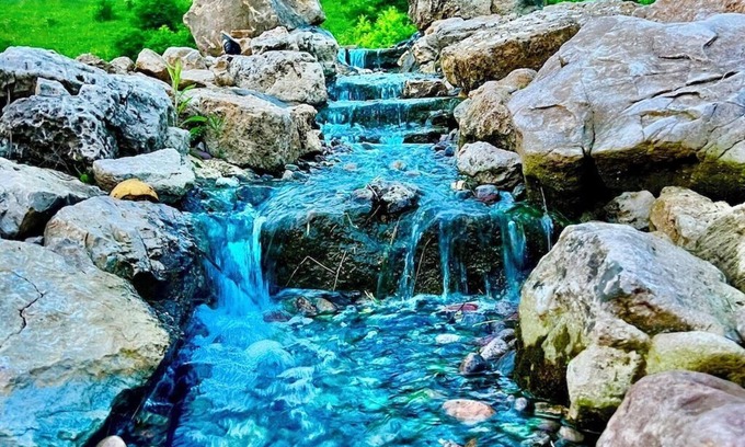 Lansing Cabin | Unwind at Valley View Lodge: Pool, Hot Tub & Waterfalls