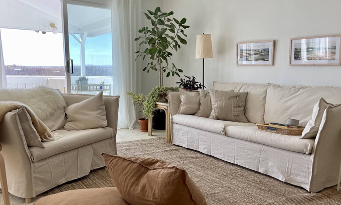 Moose Jaw House | Bright Sunlit Retreat with Scenic Views and Top Amenities