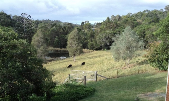 Ocean View Cottage | Inviting Valley View: Family-Friendly Stay with Kitchen