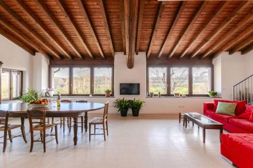 Desenzano del Garda Apartment | Pet-Friendly Vallio Green Retreat: A Family Getaway Awaits