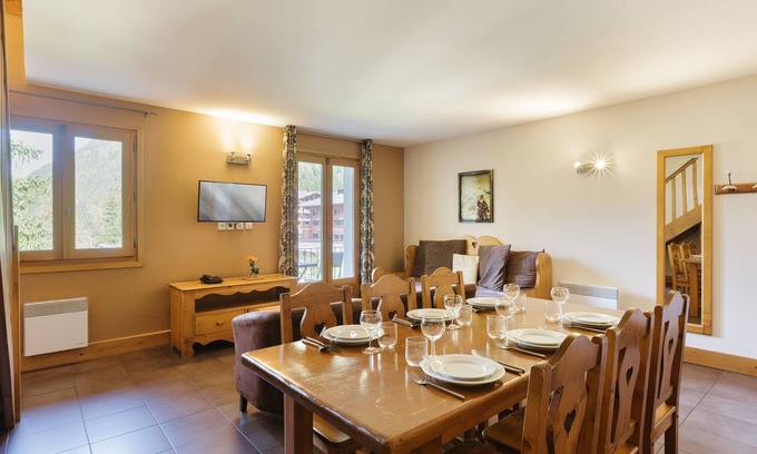 Vallorcine Apartment | Vallorcine Balme: Ski-In/Ski-Out with Pool & Breakfast