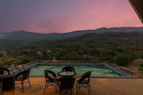 Kadadhe Villa | Vallys: Breathtaking Valley View with Infinity Pool Escape