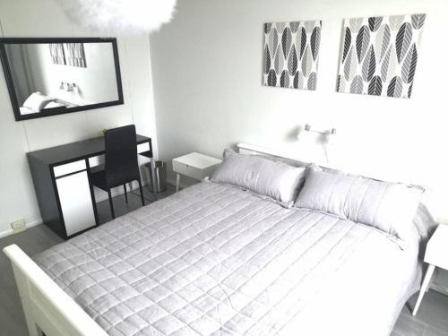 Koria Apartment | Bright 3rd Floor Apartment with Enclosed Balcony & Family Amenities