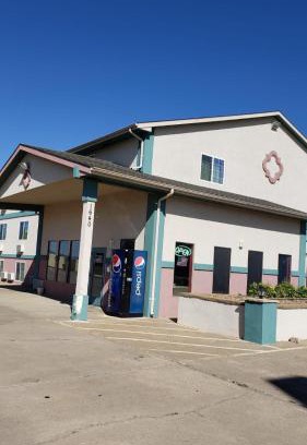 Salina Hotel | Budget-Friendly Value Inn & Suites Salina for Families & Pets