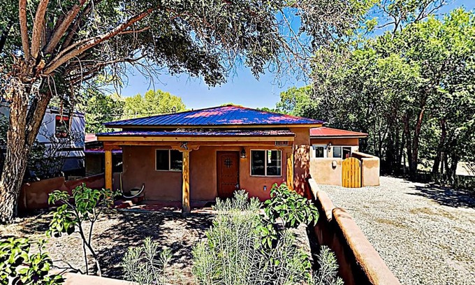 Taos House | Valverdo Oasis: Family-Friendly Retreat Awaits You