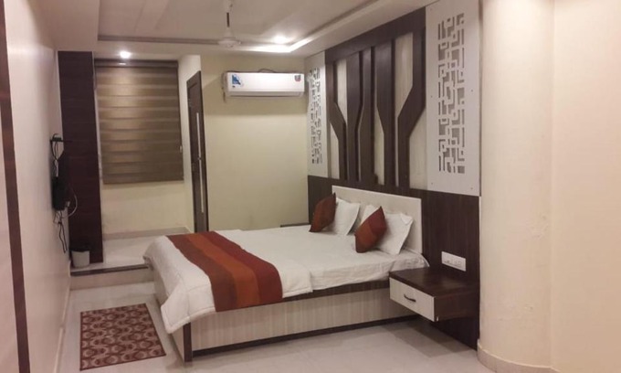 Bhawani Mandi House | Discover Vamoose Indraprastha: Pet-Friendly & Family Ready