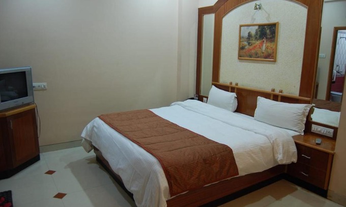 Barmer Hotel | Family-Friendly Stay at Vamoose Kalinga Palace with Breakfast