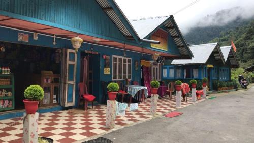 Darjeeling House | Discover Family-Friendly Vamoose LIPPOHOCHHA HOMESTAY