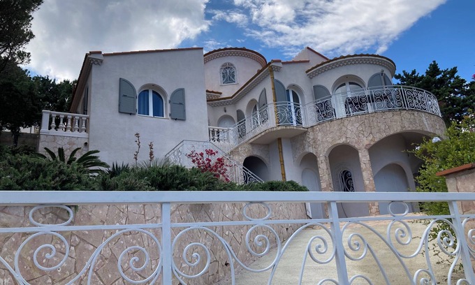 Cerbere Villa | Vamos a la Playa - Coastal Villa with Spectacular Views