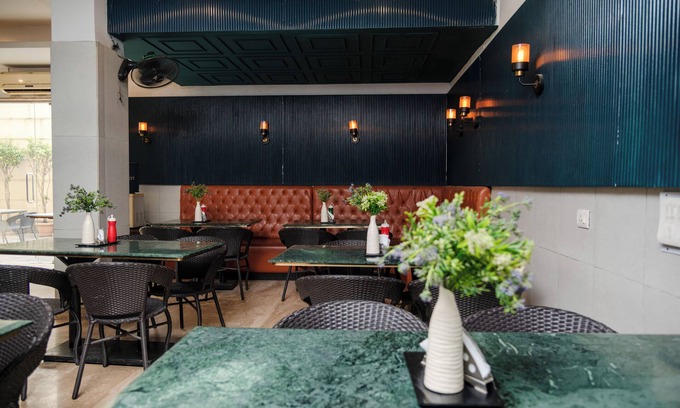 Sector 40 Hotel | Vamsor Heights