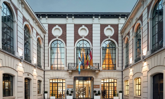 Saint-Laurent Hotel | Relax at Van der Valk Sélys Liège Hotel & Spa with Pool