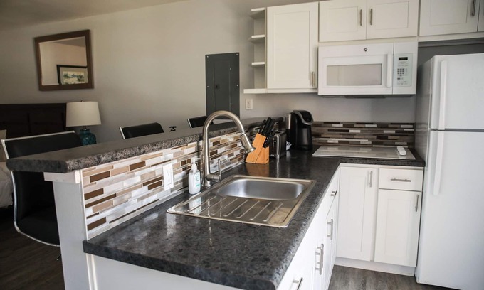 Sitka Condo | Stylish Quad-Plex with Pet-Friendly Comfort and Top Ratings