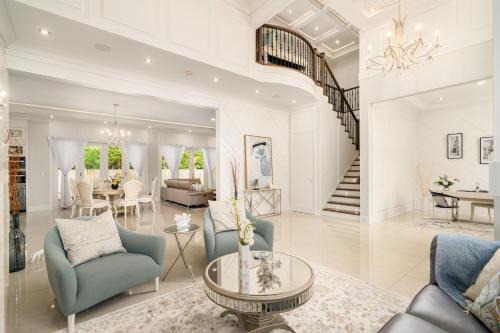 Richmond Bed & Breakfast | Relax at Vancouver Shangrila House - Rated 9.5/10 with Hot Tub