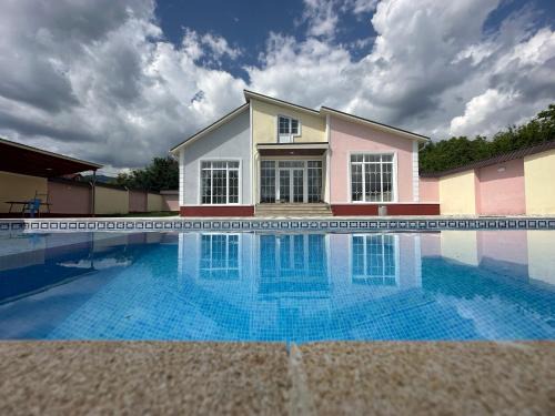 Gabala Apartment | Vandam Moonlight Villa: Relaxing Retreat with Pool & Pets