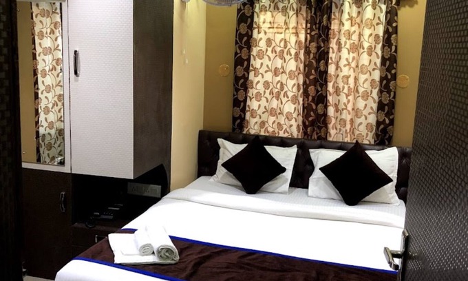 Hardoi House | Budget-Friendly Stay at Vandana Guest House with Breakfast