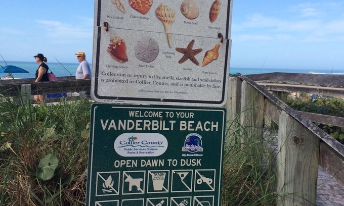 Naples Park House | Beachfront Retreat at Vanderbilt Beach with Spa & Breakfast