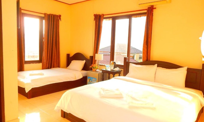 Vang Vieng Hotel | Highly Rated Vang Vieng Camellia Hotel with Breakfast & More