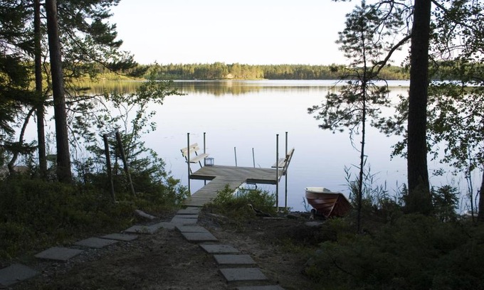 Vaatanen Ski Chalet | Cozy Vanha Väätänen Cottage with Private Beach & Hot Tub