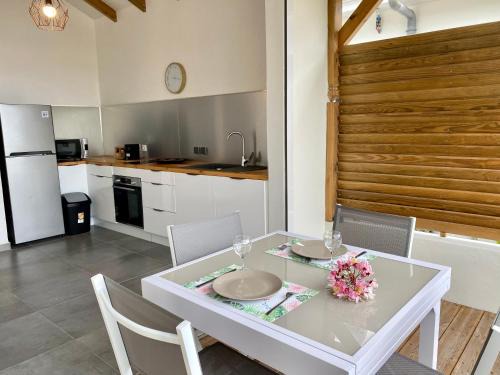 Pointe de la verdure House | Beachside Retreat: Explore Guadeloupe from Vanille Hotel