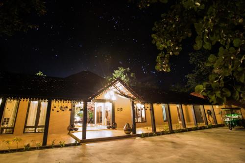 Turiya Resort | Relax at Vannraj Resort And Spa: Pet Friendly & Poolside Fun