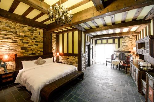 Ren'ai House | Cozy Vanse B&B: Wheelchair Accessible with Breakfast Included
