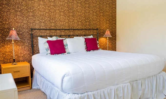 Stratton Mountain Apartment | Family-Friendly Vantage Point Villas with Hot Tub Access