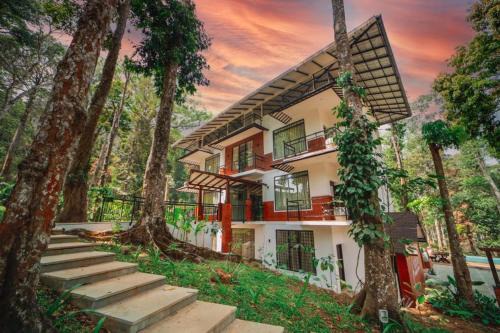 Chittur Hotel | Discover VANYA by Citrine: Pool, Restaurant & Breakfast