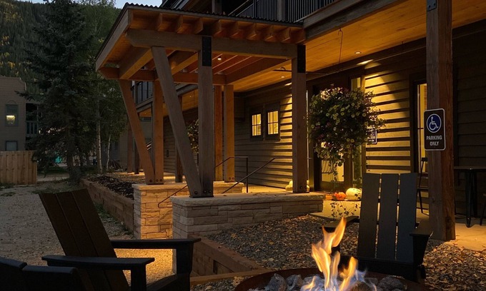 Crested Butte Hotel | Experience Unmatched Comfort at Vaquera House with Spa