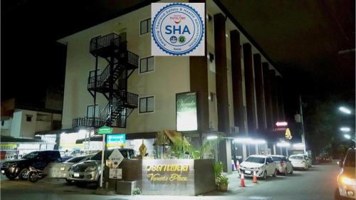 Chang Phueak Hotel | Budget-Friendly Varada Place with Family Amenities & Kitchen