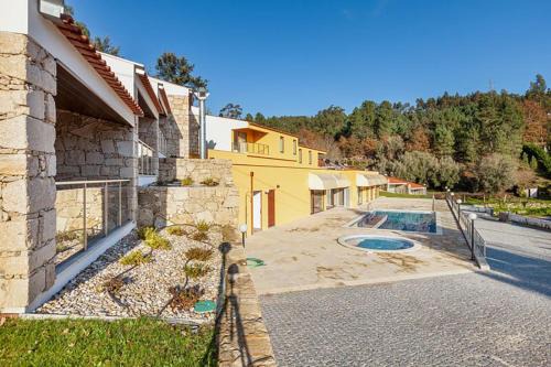 Arcos de Valdevez Apartment | Cozy Oceanfront Apartments at Varandas de S. Jorge