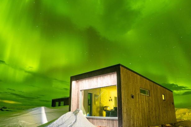 Vard Cabin | Exceptional Varanger View: Family-Friendly with Hot Tub