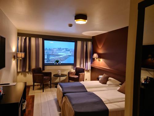 Vard Hotel | Vardø Hotel: Pet-Friendly Retreat with Hot Tub & Breakfast