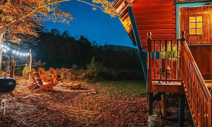 Roxbury House | Experience Glamping at Bellfire's Cosmic Nomad in NY