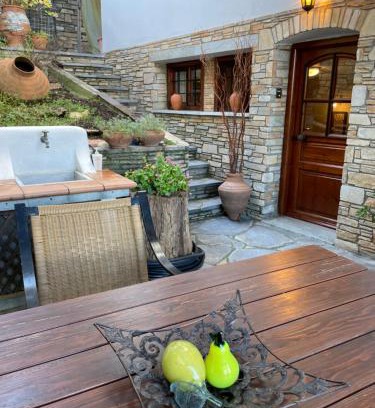 Trikala Apartment | Pet-Friendly Retreat at Varousi House - Rated 10/10!