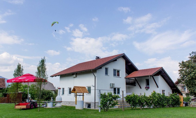Varpolje Apartment | Varpolje Two Bedroom Apt. with BBQ picnic spot