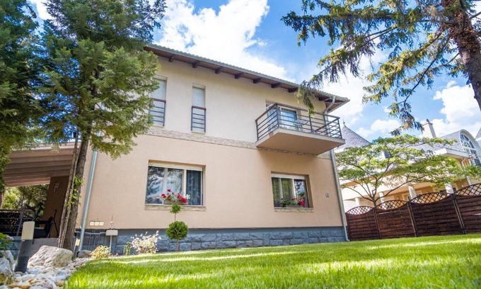 Siofok Aranypart Apartment | Family-Friendly Stay at Vas Villa with 9.4/10 Rating