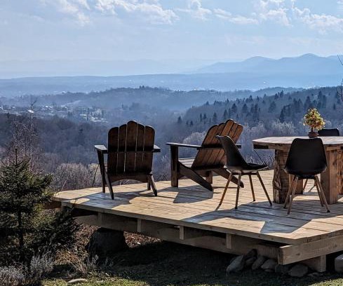 Verbovets Ski Chalet | Vasanna: Oceanfront Retreat with Pool and Breakfast Included