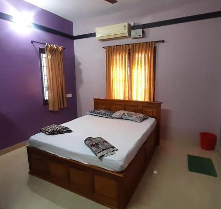 Courtallam House | Family-Friendly Comfort at Vasanthams Inn for Your Stay