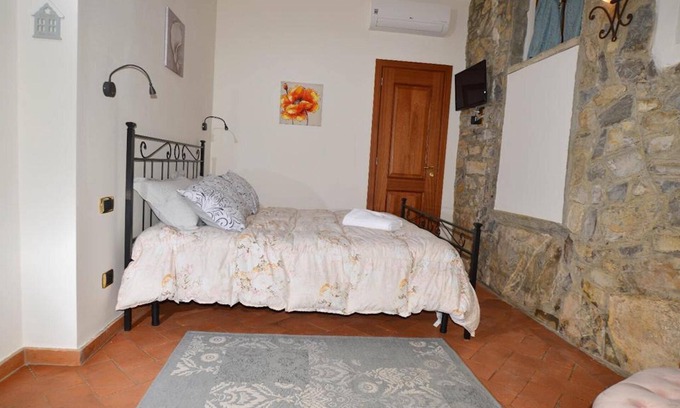Lastra a Signa Apartment | Relax at Vasari Apartment with Ocean View & Pool Access