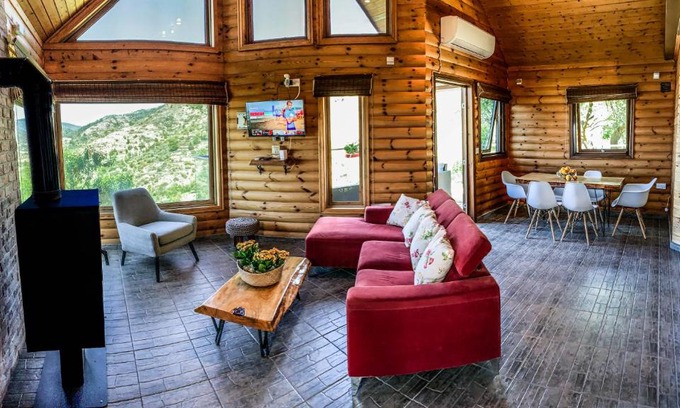 Vasa Koilaniou House | Family-Friendly Vasiliou House Krimenos with Top Reviews