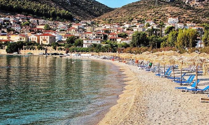 Kiveri House | Vasilis Studios: Family-Friendly Retreat with Breakfast Included