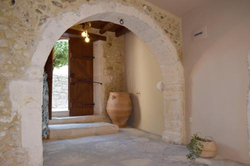 Roustika House | Discover Vassili's House: Family-Friendly 4-Star Retreat