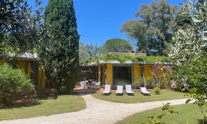 Porquerolles House | Architectural Haven with Beautiful Garden for Families