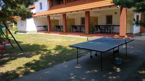 Siofok-Szabadifurdo Apartment | Vasti Apartman: Top-Rated Family Haven with Great Amenities