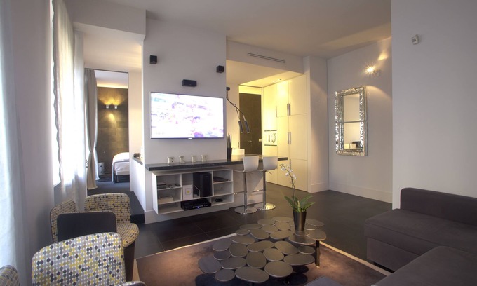 Vatican Apartment | Vatican Stylish Apartment with Wifi & Family-Friendly Amenities