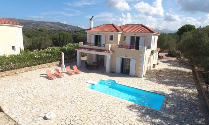 Paliki Villa | Vatsa Villa 2: Guest Rated 10/10 with Pool & Family Fun